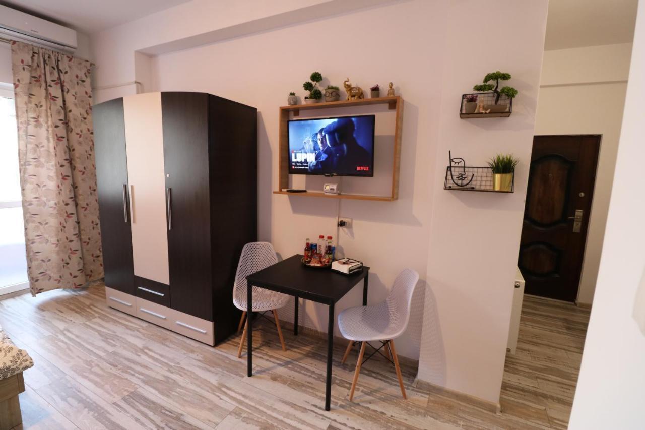 Charming Cozy Studio - Old Town - Free Minibar Apartment Bukares Bagian luar foto