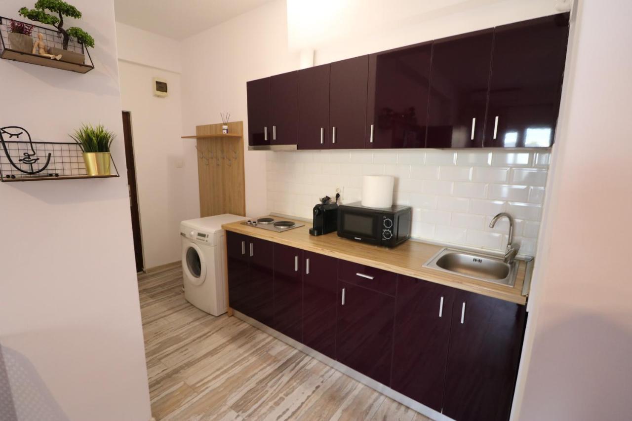 Charming Cozy Studio - Old Town - Free Minibar Apartment Bukares Bagian luar foto