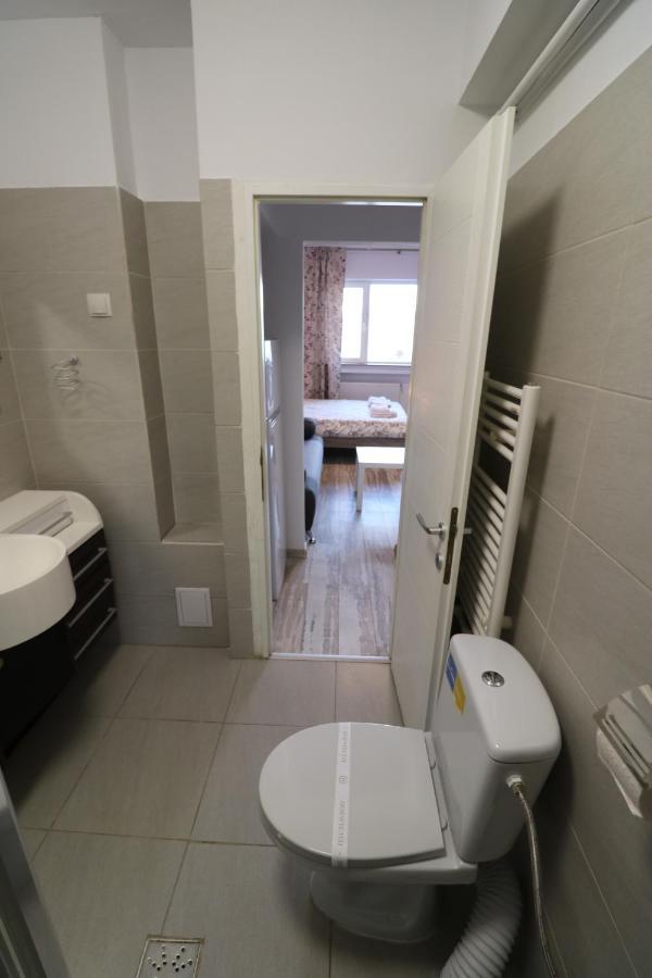 Charming Cozy Studio - Old Town - Free Minibar Apartment Bukares Bagian luar foto