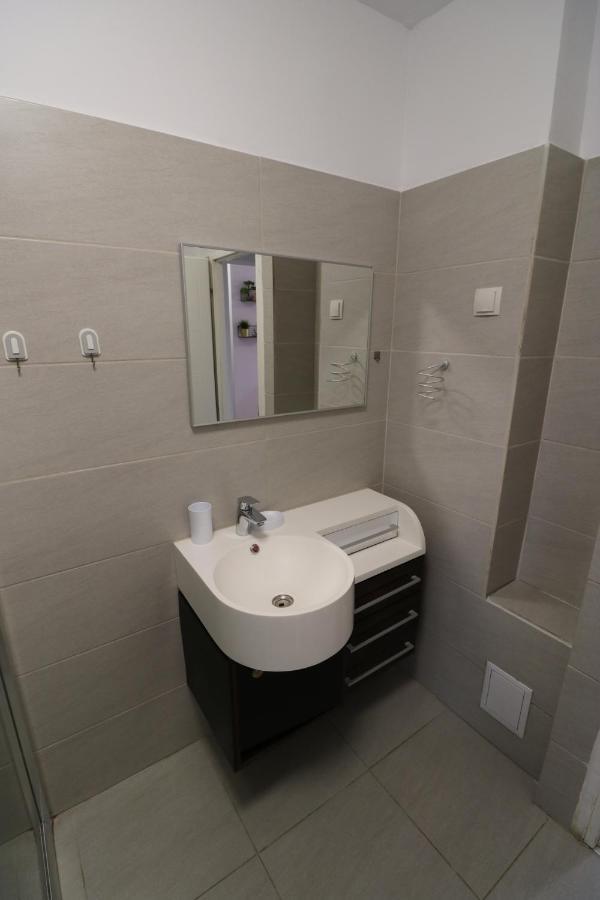 Charming Cozy Studio - Old Town - Free Minibar Apartment Bukares Bagian luar foto